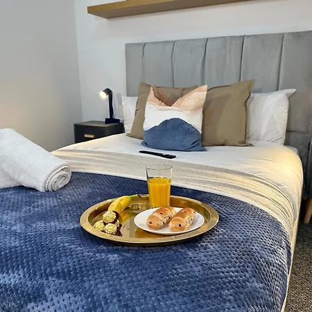 Charming Studio Apartment With Netflix-2