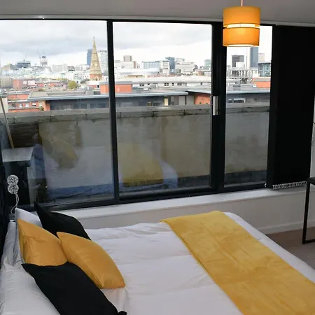 Skyline Penthouse: Luxe Views & Extended Comfort-3