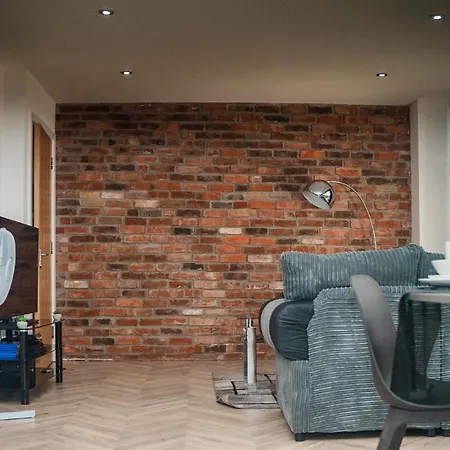 Penthouse - Amazing City Skyline Views - Free Parking - Balcony - Utilita Arena - New St Station - Bullring Shopping-3