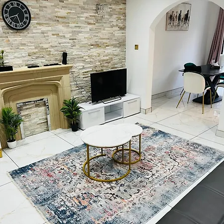 Tyburn Home, Birmingham With Free Parking-3