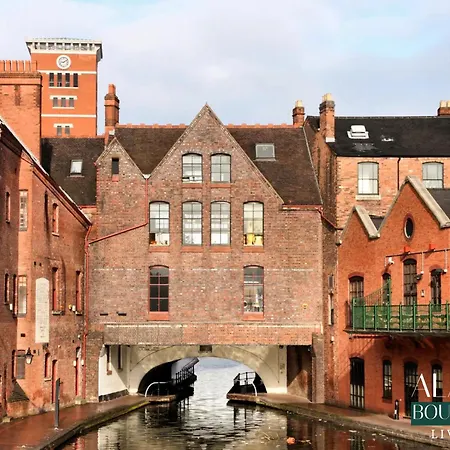 Luxury 3 Floor Townhouse Birmingham - Alara Boutique Living-2