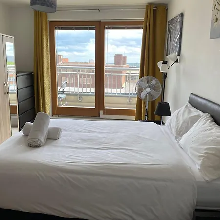 Spacious 2 Bedroom Apartment At The Postbox-2