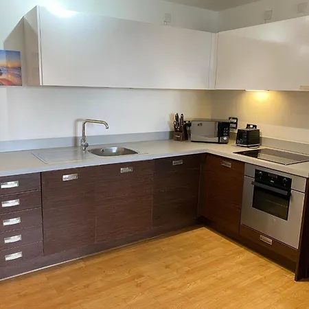 Spacious 2 Bedroom Apartment At The Postbox-3
