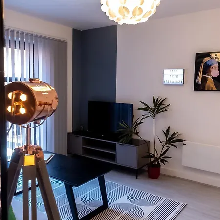 Pristine 1 And 2 Bedroom Apartments Near Business District By Belvilla-3