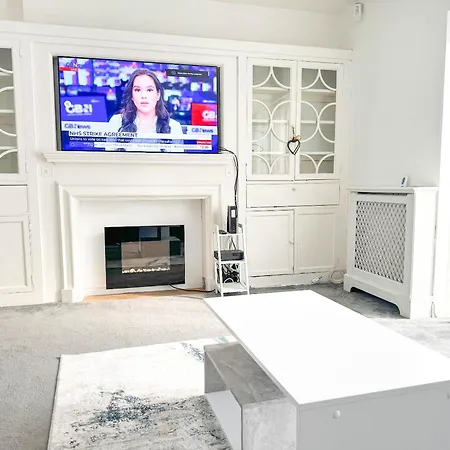 Large 8 Bedroom House In Edgbaston-3