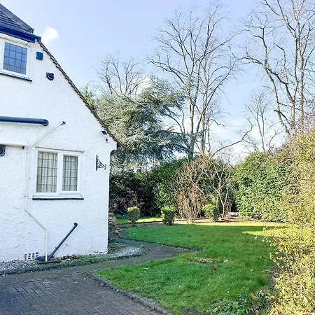 Large 8 Bedroom House In Edgbaston-2