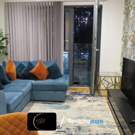 Modern 2-Bed Apartment - Central Birmingham - Sleeps 6-2