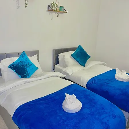 Birmingham City Centre- Long Stay, Homey 2 Bed Apartment- Contractors, Working Professionals, Families & Relocators-2