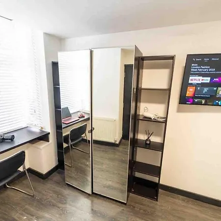 Stay Sa Cosy Equipped Studios Available 10 Mins From The City! Free Wifi &50" Smart Tv'S!-3