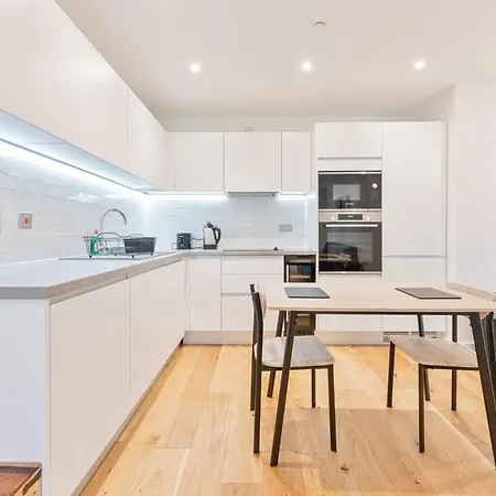 Smart 1 Bedroom Apartment In Central Birmingham-3