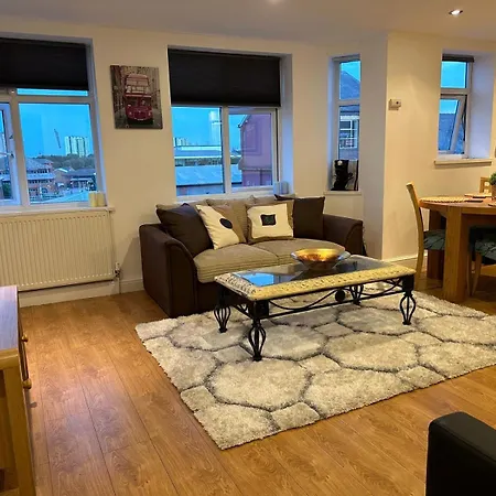 One Bedroom Apartment Aston Birmingham B6 -Parking- Sleeps 4-3