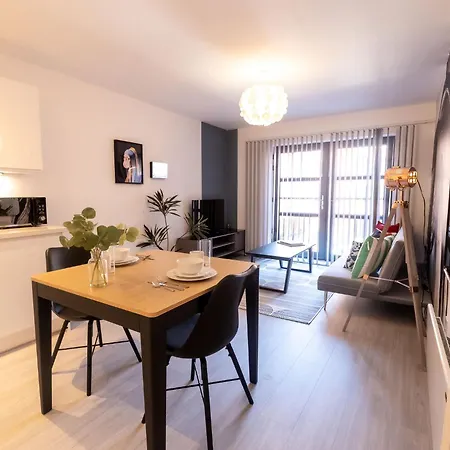 Pristine 1 And 2 Bedroom Apartments Near Business District By Belvilla-2
