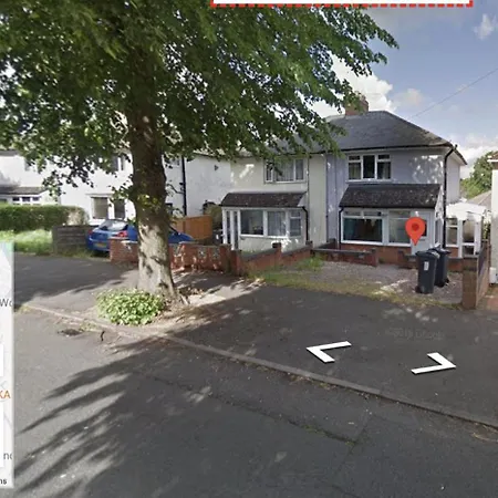 Entire Three Bedroom House In Birmingham-3