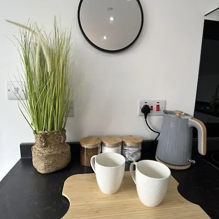 Cosy 1 Bed Flat With Free Parking-3