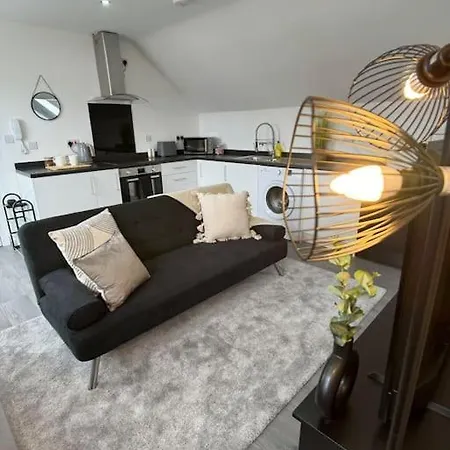 Cosy 1 Bed Flat With Free Parking-2