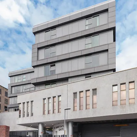 Stylish 2 Bedroom City Centre Apartment Sleeps 6 With 1 Free Convenient Bullring , Grand Central Parking-3
