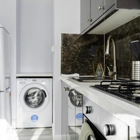 Entire 2 Bed 1 Bath Apartment Birmingham City Centre Uk-3