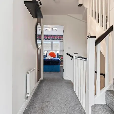 Luxury City Centre 5 Bed House With Free Parking-3