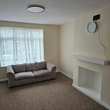 Linday'S Flat 2 Bedroom House-3