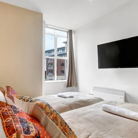 Moroccan Charm, Sleeps 8, Underground Parking-2