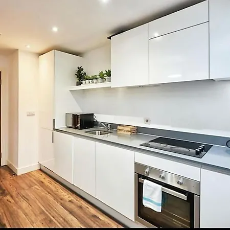 322 Large Modern 2-Bedroom Kingsize Apartment City Centre-3