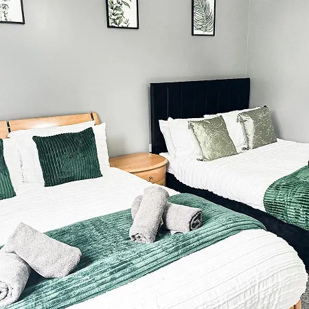 Cosy & Comfy Retreat Away From Home With Free Parking-3