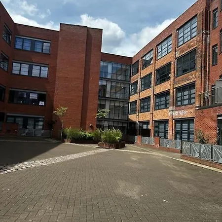 342 Stunning One Bedroom Studio Apartment-3