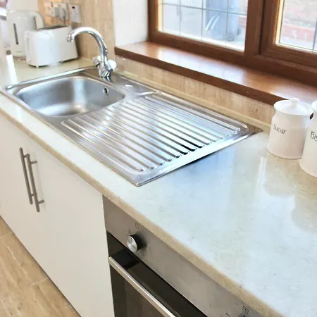 Cosy Studio Near Nec, Bhx & Resort World-3