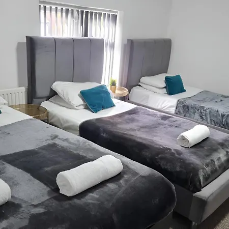 Tudors Esuites Budget Apartments-3