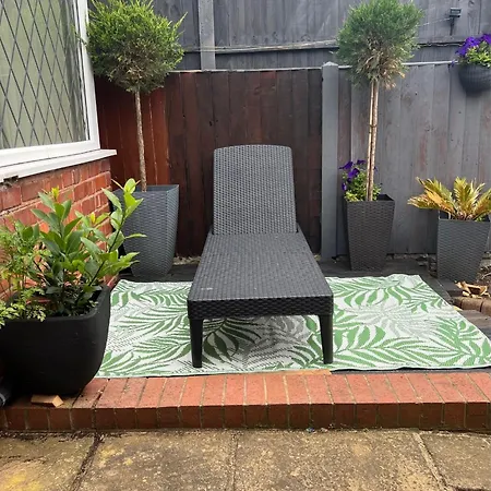 Double Room- 1 Person -In Great Barr Near M5 - M6 - Parking - Tv Bed-Garden-3