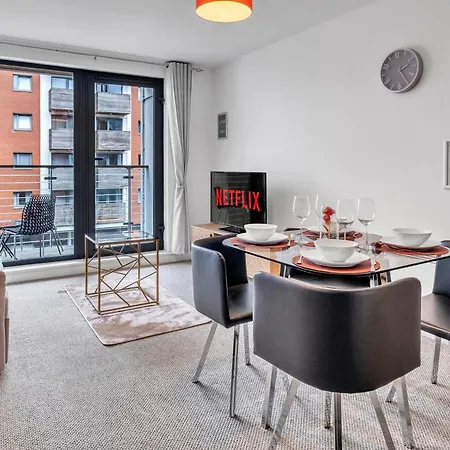 Quiet Central Suite Near Mailbox, King Bed, Ping Pong, Netflix-3