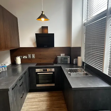 Luxurious 1-Bedroom With Parking-2