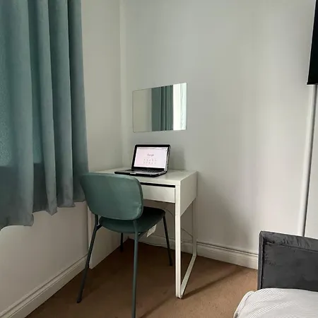 Central Birmingham Modern Apt-3