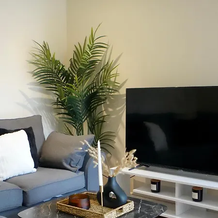 Modern Spacious Apartment In Digbeth With Balcony - Netflix, Youtube, Amazon Tv, Superfast Wifi - Just 10 Mins To Birmingham Centre, Bullring, Train, Coach Station And Birmingham Fc-2