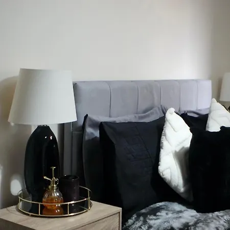 Modern Spacious Apartment In Digbeth With Balcony - Netflix, Youtube, Amazon Tv, Superfast Wifi - Just 10 Mins To Birmingham Centre, Bullring, Train, Coach Station And Birmingham Fc-3