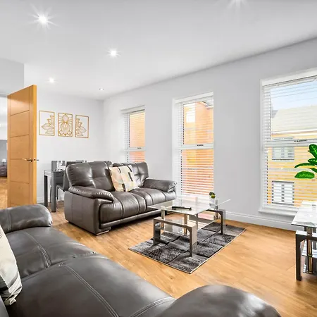 Luminous 2Br Retreat Birmingham Jq Free Parking & Wifi-3