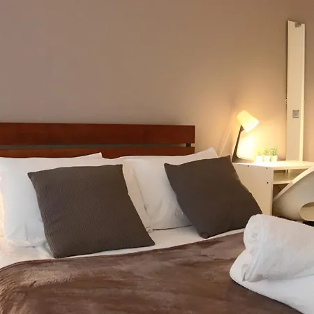Truffle Suite -City Centre Sleeps Upto 6 - Near Utilita Arena, Icc - Pool Table & Free Wifi-2