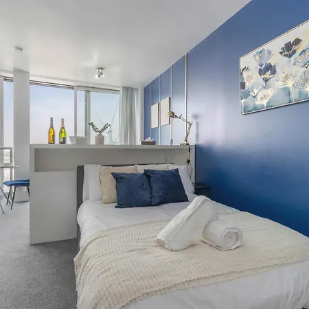 Bullring Modern & Stylish Apartment With City Skyline Views & Free Parking-2