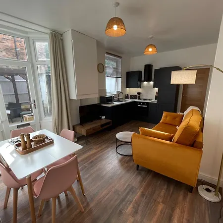 Flat 2, 297 Gillott Road, B16 0Rt-2