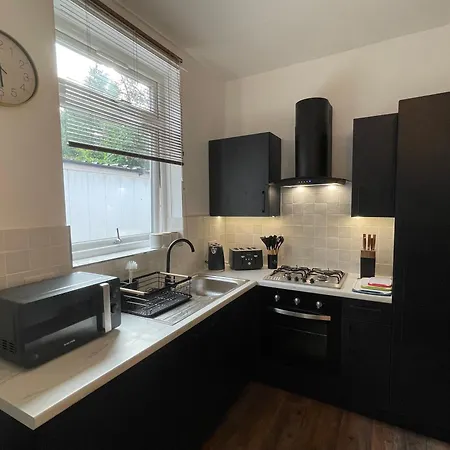 Flat 2, 297 Gillott Road, B16 0Rt-3