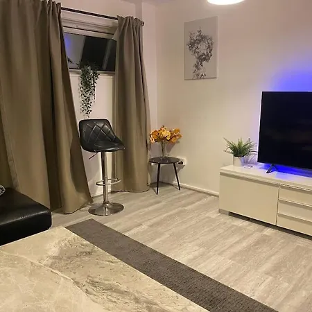 Fabulous 1Bed Apt With Balcony In Central Birmingham-2