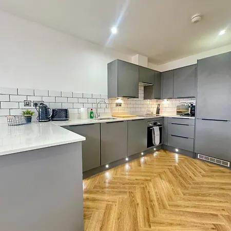 Luxury Apartment Located In City Centre-2