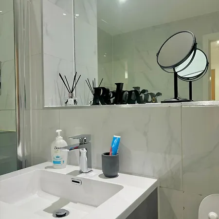 Luxury Apartment Located In City Centre-3