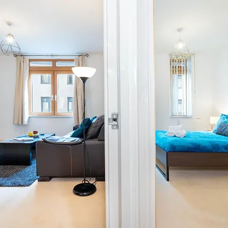 2 Bedroom Apartment - City Centre - Secure Parking - Wifi - Netflix - 81Um-2