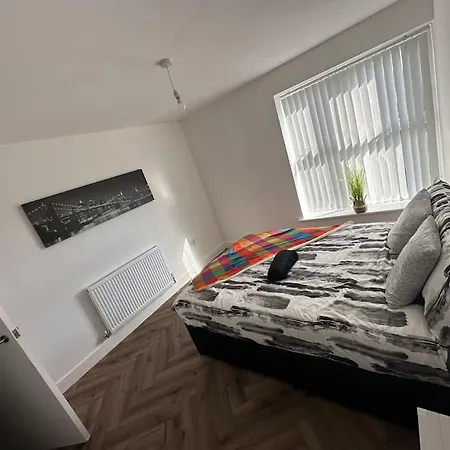 Brand New Luxuries Apartment Near The City Center-2