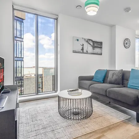 Luxury 2 Bedroom Apartment Broad Street!-2