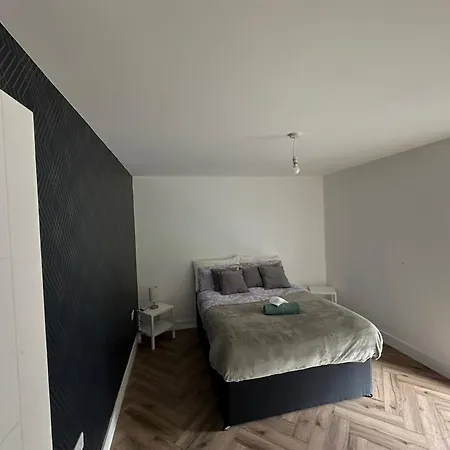 Brand New Luxury Modern Spacious-2