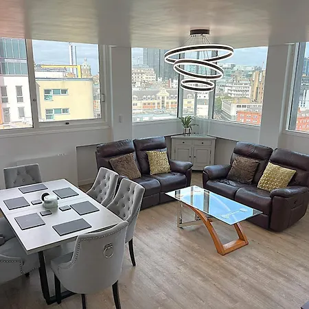 City Centre - Sleeps 4 & Free Parking-3