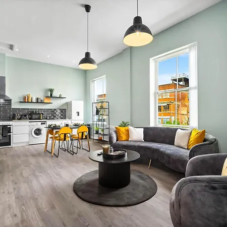 Spacious Stylish Apartment - City Centre - Secure Parking - 1Sh-2