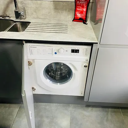 Modern Flat With Free Parking Close To Birmingham Centre-3